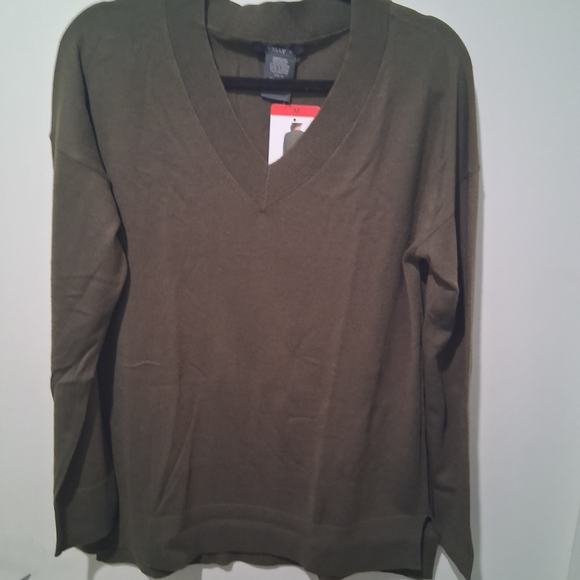Elegant Olive V-Neck Sweater for Women - Picture 1 of 4